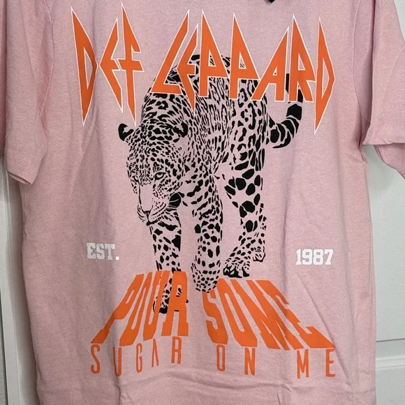 Def Leppard Graphic Band Tee NWT - Picture 3 of 4